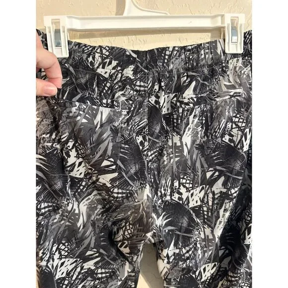 Y Athleta Ruched Hem Black & White Tropical Print Athletic Leggings - Picture 11 of 12